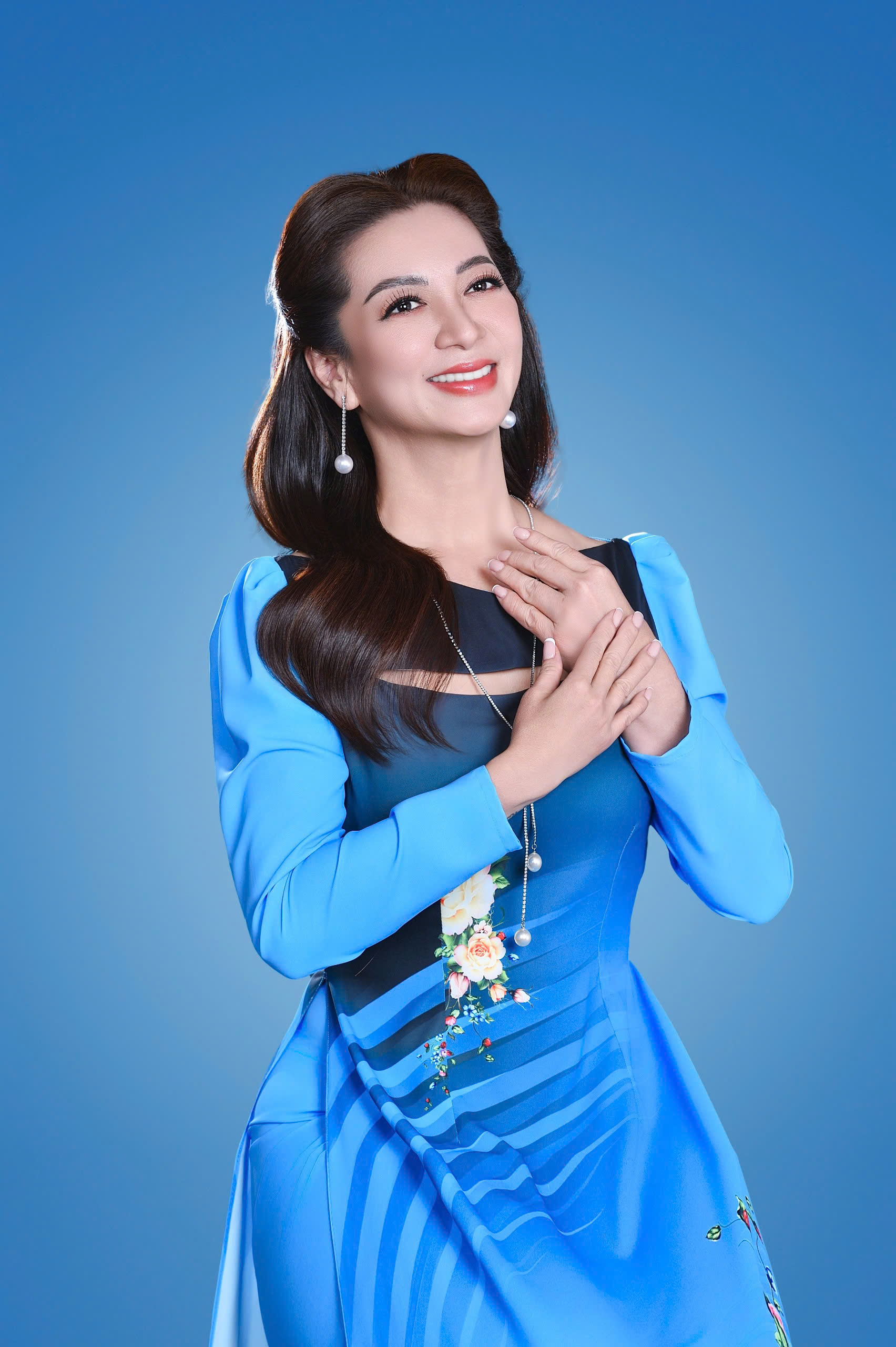 ‘ราชินีปฏิทิน’ ถั่นซวน อวดความงามวัย 51 ปี เผยโฉมเทศกาลเต๊ดในต่างแดน - ภาพที่ 2 'Nữ hoàng ảnh lịch' Thanh Xuân khoe sắc vóc tuổi 51, tiết lộ tết nơi xứ người- Ảnh 2.
