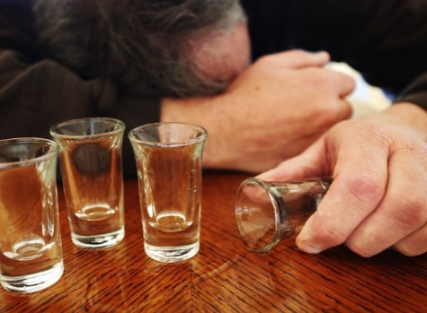 វិធីងាយៗ និងមានប្រសិទ្ធភាព ក្នុងការភ្ញាក់រលឹកអំឡុងពេលបុណ្យតេត សូមកុំធ្វើរឿង ៤ យ៉ាងនេះ ព្រោះវាមានគ្រោះថ្នាក់ខ្លាំង - រូបថត ២. Cách giải rượu đơn giản mà hiệu quả trong ngày Tết, tuyệt đối không làm 4 điều này vì rất nguy hiểm- Ảnh 2.