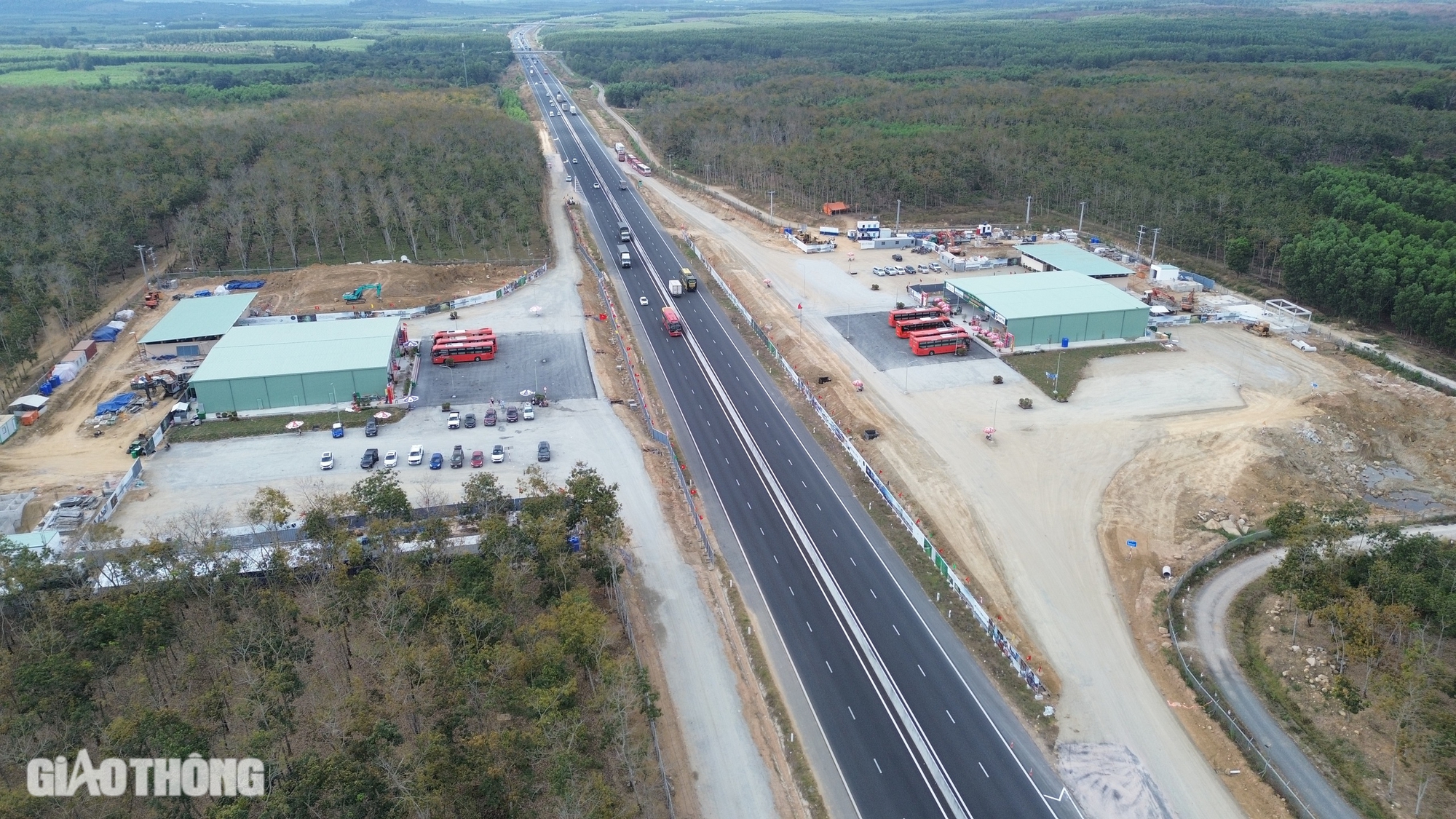 Raststätte auf der Schnellstraße Vinh Hao – Phan Thiet voraussichtlich ab 24. Januar vorübergehend in Betrieb – Foto 2. Dự kiến khai thác tạm trạm dừng nghỉ cao tốc Vĩnh Hảo - Phan Thiết từ ngày 24/1- Ảnh 2.