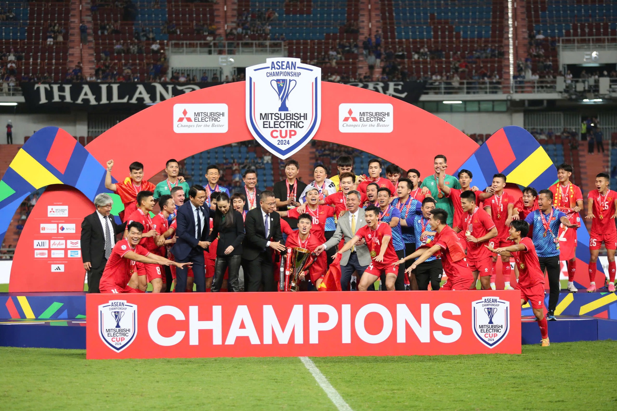 U.20 ឥណ្ឌូនេស៊ី ថៃ រងបរាជ័យយ៉ាងអាម៉ាស់នៅអាស៊ី៖ U.22 វៀតណាម ចាំអីទៀត? លឿនឡើង! - រូបថត ១. U.20 Indonesia, Thái Lan thảm bại ở châu Á: U.22 Việt Nam đợi gì mà không bứt tốc!
- Ảnh 1.