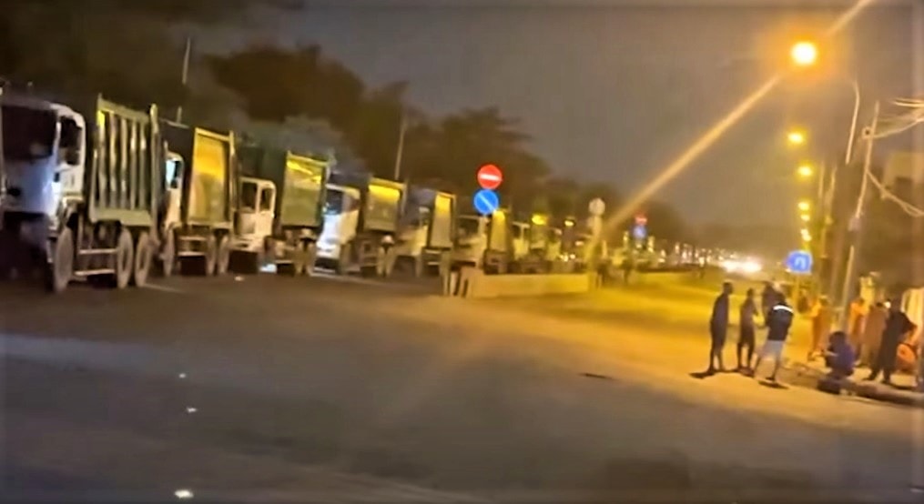 kemacetan truk sampah