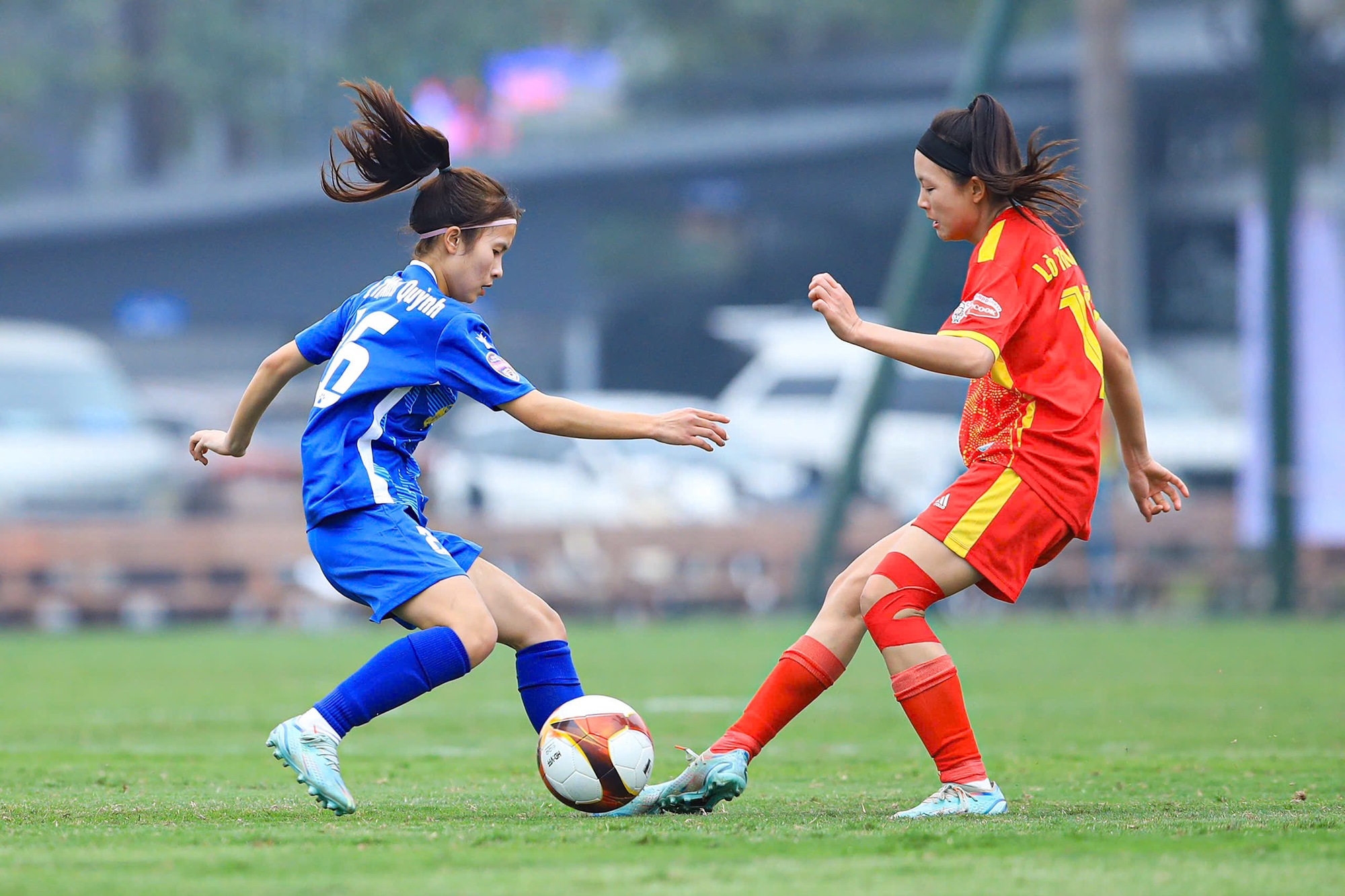 Classement national féminin U.19 : Ha Nam a remporté la première place, la « petite » Huynh Nhu a marqué - Photo 4. Bảng xếp hạng U.19 nữ quốc gia: Hà Nam giành ngôi đầu, ‘tiểu’ Huỳnh Như lập công- Ảnh 4.