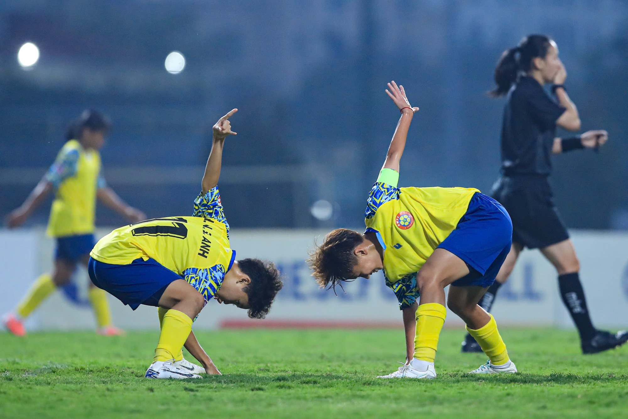 Classement national féminin U.19 : Ha Nam prend la première place, la « petite » Huynh Nhu marque - Photo 5. Bảng xếp hạng U.19 nữ quốc gia: Hà Nam giành ngôi đầu, ‘tiểu’ Huỳnh Như lập công- Ảnh 5.