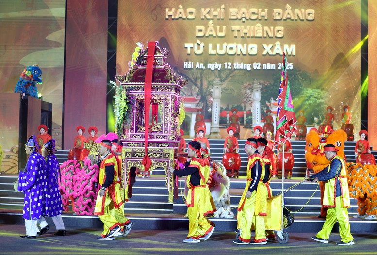 Entrega del Certificado de Clasificación de Monumento Nacional al conjunto de reliquias Tu Luong Xam, Hai Phong - Foto 3. Trao Bằng xếp hạng Di tích quốc gia đặc biệt cụm di tích Từ Lương Xâm, Hải Phòng - Ảnh 3.