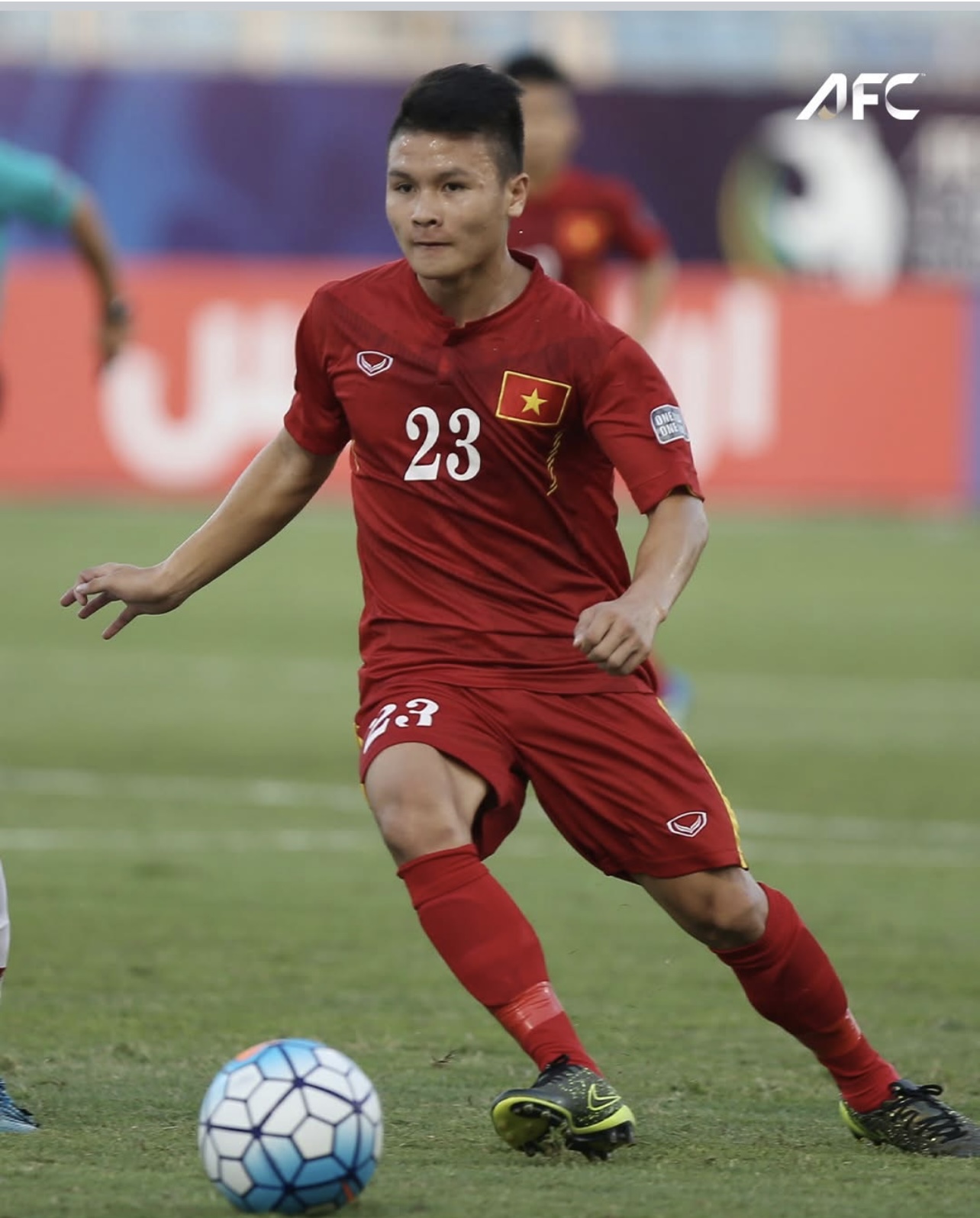 AFC veröffentlichte ein Foto von Quang Hai und stellte dann eine „unglaublich“ schwierige Frage: Können Sie einen beliebigen Stern erkennen? - Foto 1. AFC đăng ảnh Quang Hải rồi đố khó ‘kinh khủng’: Bạn nhận ra ngôi sao nào không?- Ảnh 1.