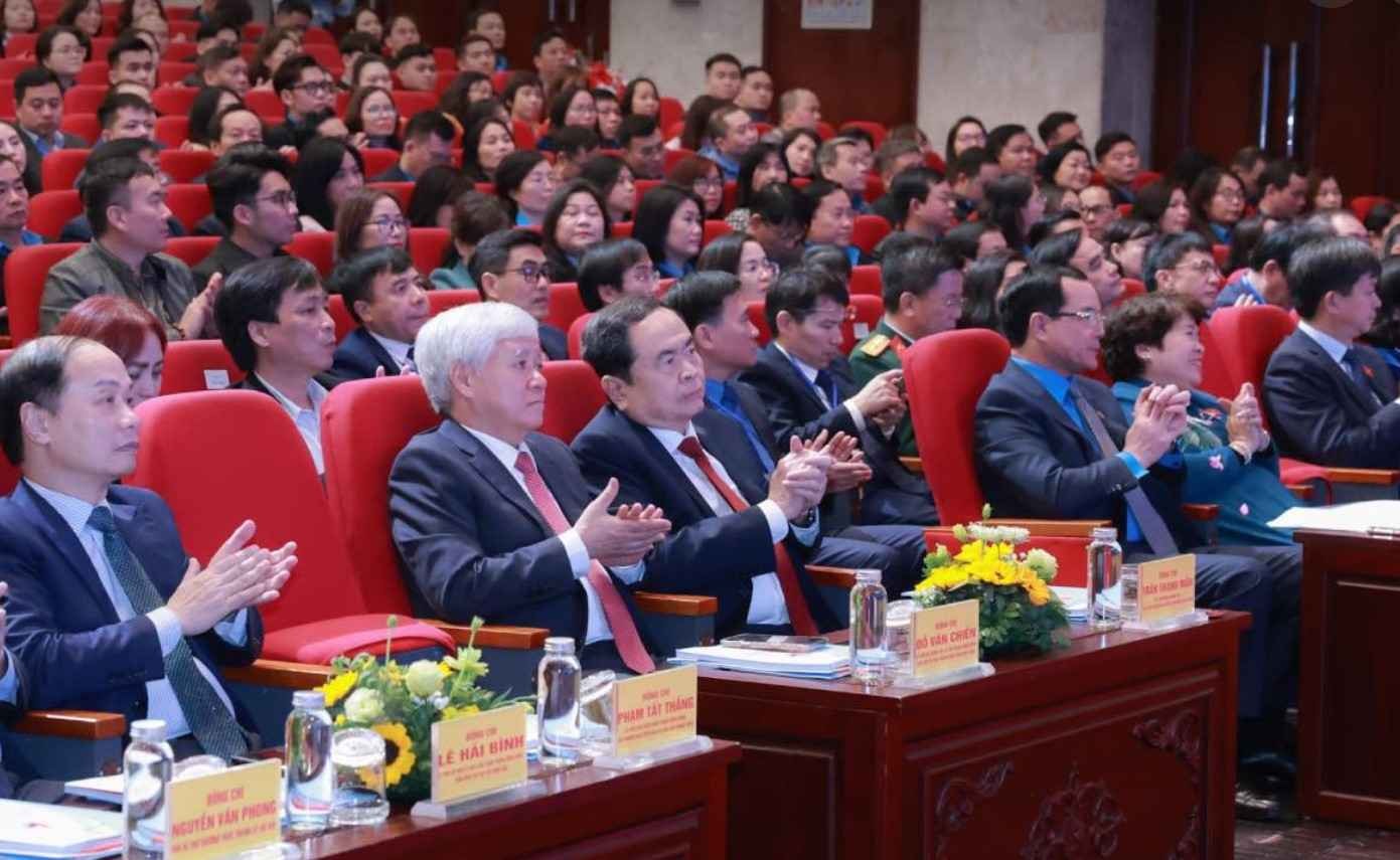 لانداو-01.jpg
