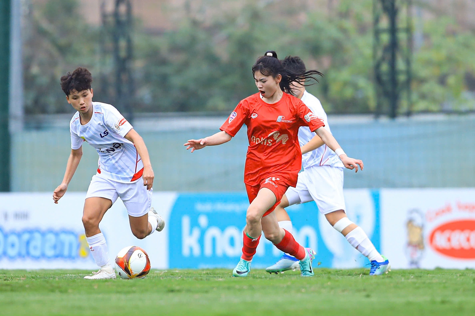 Classement national féminin U.19 : Ha Nam a remporté la première place, la « petite » Huynh Nhu a marqué - Photo 2. Bảng xếp hạng U.19 nữ quốc gia: Hà Nam giành ngôi đầu, ‘tiểu’ Huỳnh Như lập công- Ảnh 2.