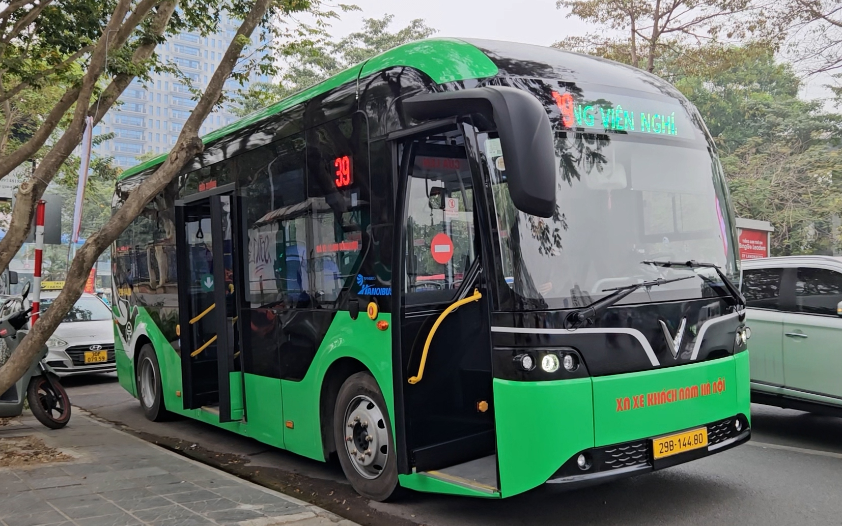 Hà Nội được viện trợ hơn 1 triệu Euro để cải thiện mạng lưới giao thông công cộng- Ảnh 2. Xe buýt Hà Nội ngày càng hút khách