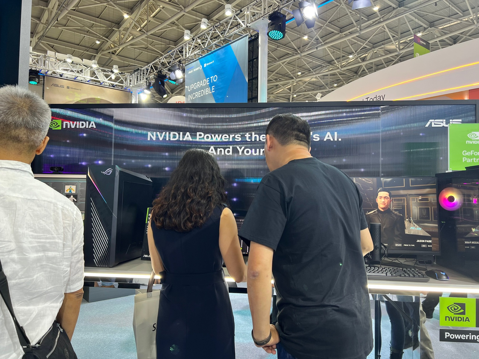 Nvidia uppnår rekordintäkter tack vare AI-chips - Foto 1. Nvidia đạt doanh thu cao kỷ lục nhờ chip AI- Ảnh 1.