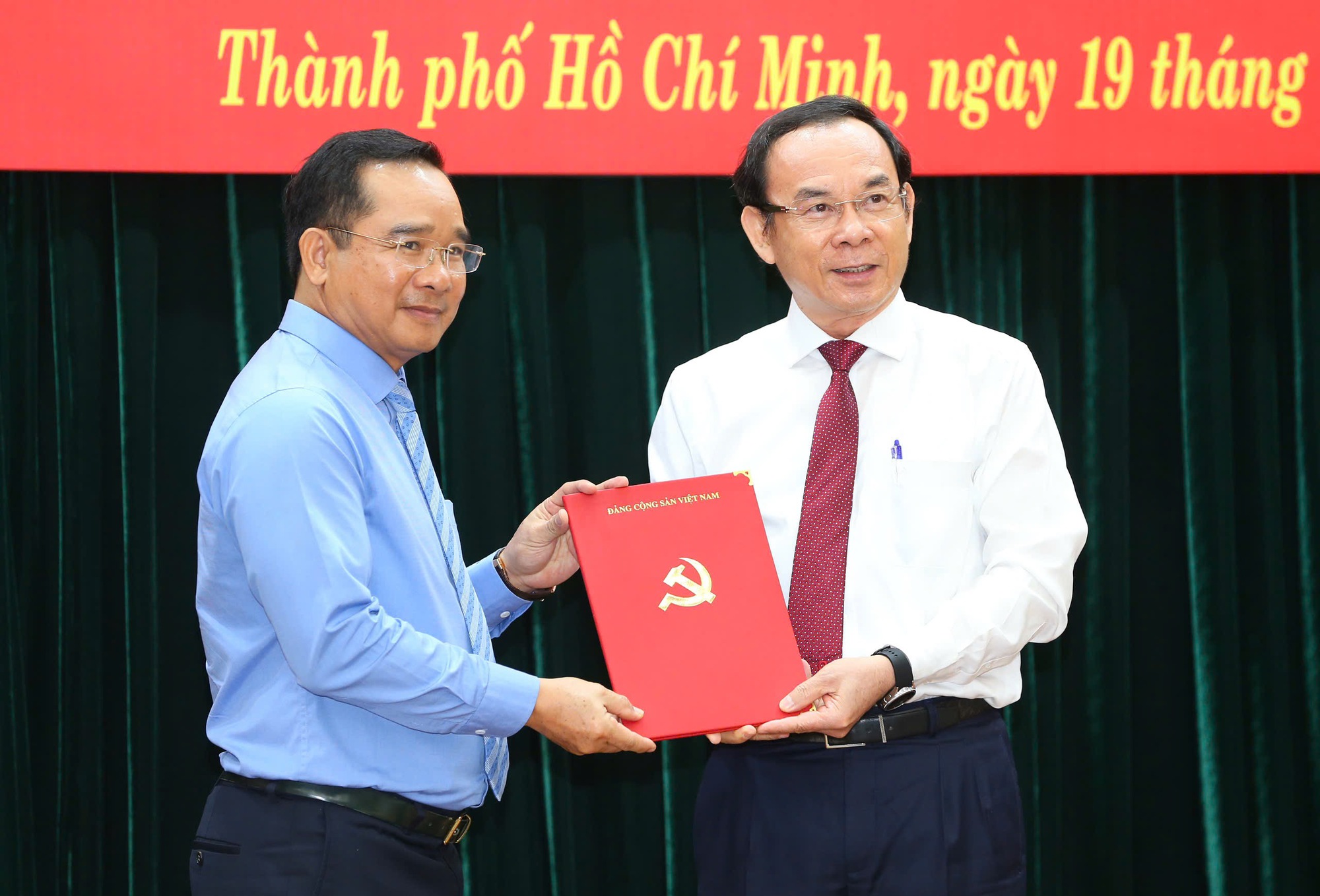 グエン・ヴァン・ドゥオック氏はホーチミン市党委員会の副書記を務めている - 写真 1。 Ông Nguyễn Văn Được giữ chức Phó Bí thư Thành ủy TP HCM- Ảnh 1.