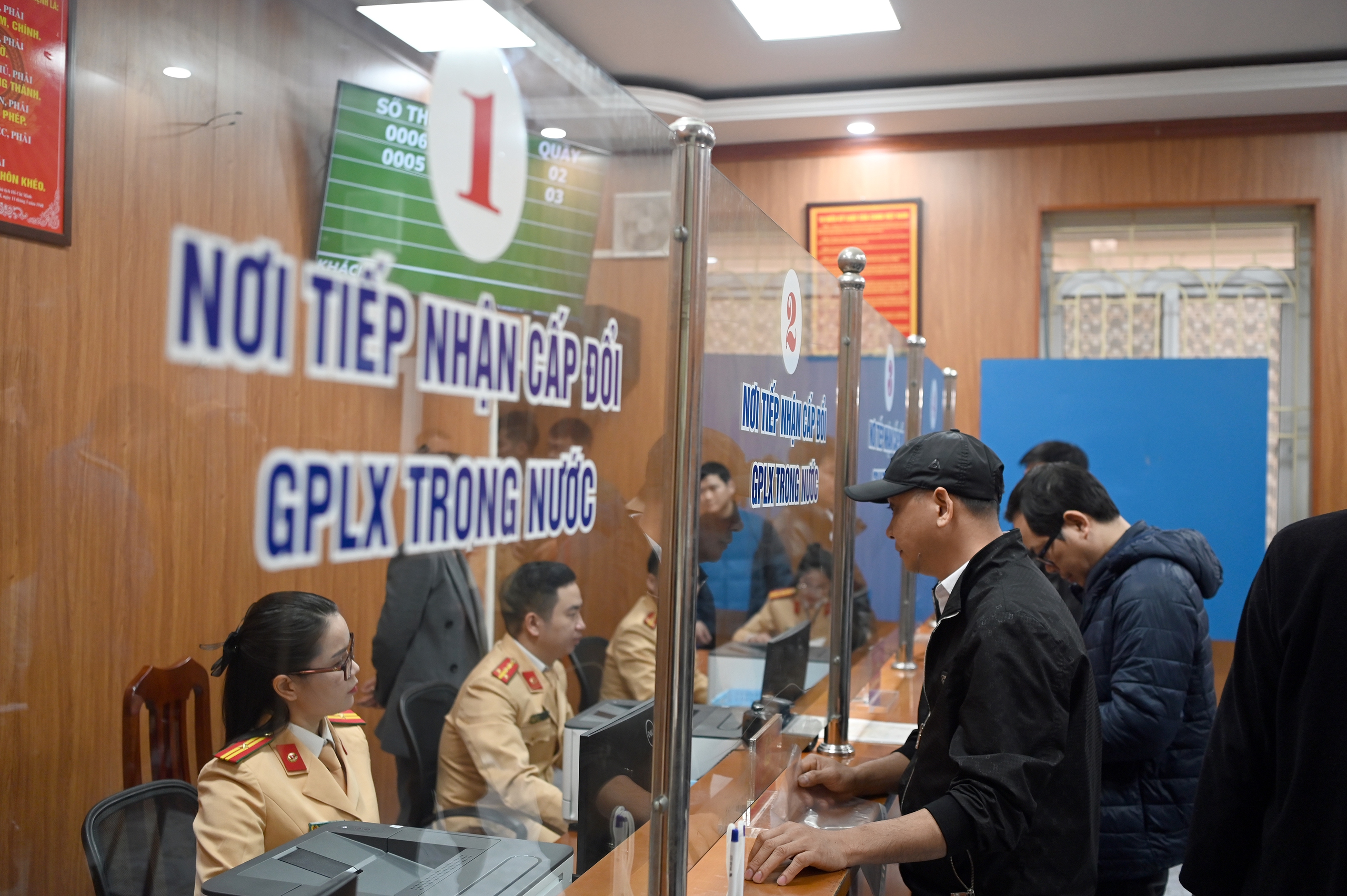 Ministerstvo veřejné bezpečnosti oznámilo vzor řidičského průkazu dle oběžníku 12/2025 - Foto 2. Bộ Công an công bố hình thức giấy phép lái xe theo Thông tư 12/2025- Ảnh 2.