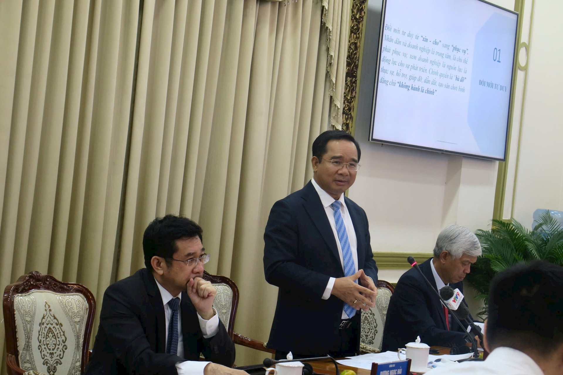 व्यवसायों से मिलें