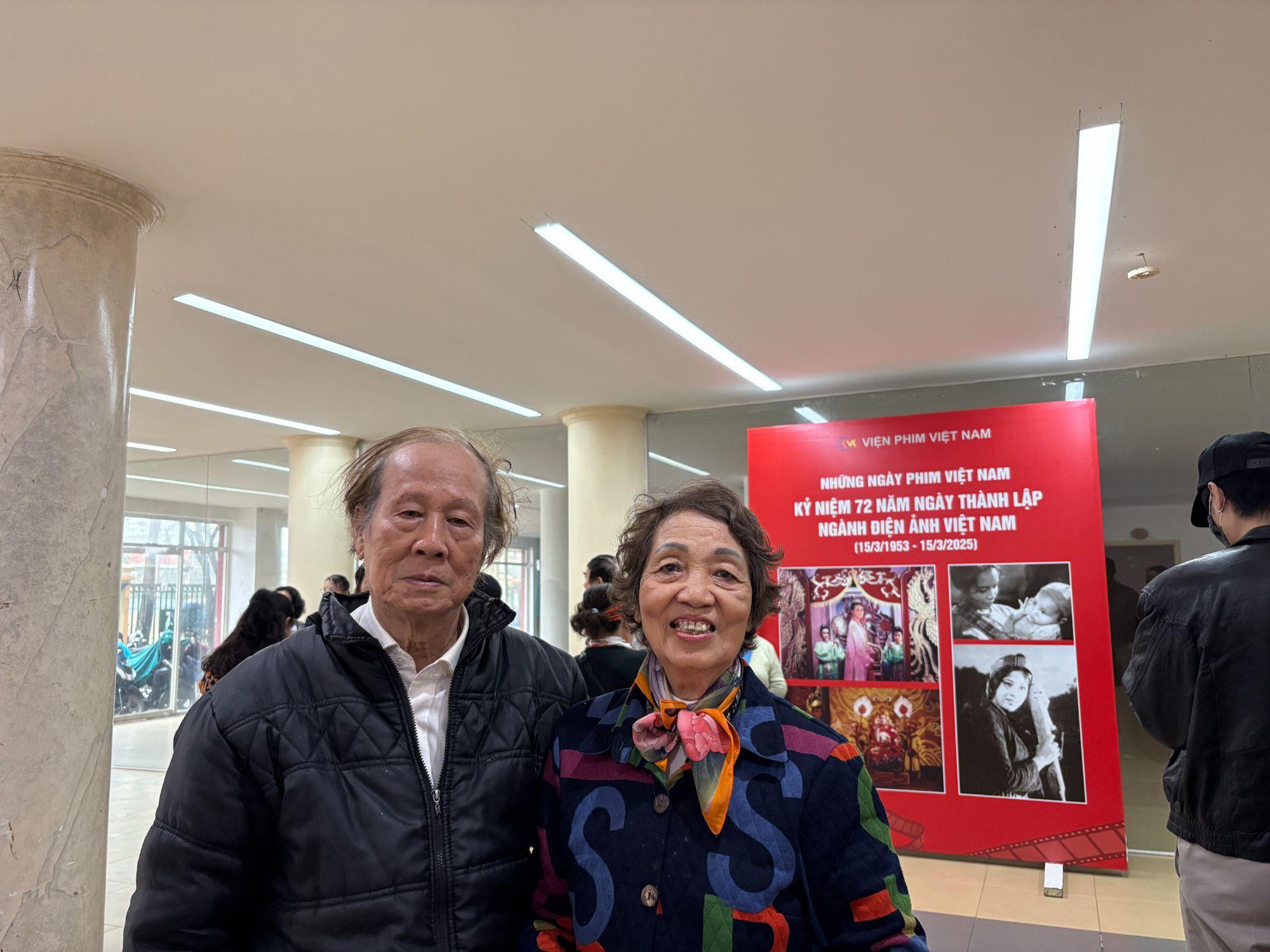 टू मदर्स - निर्देशक गुयेन खाक लोई की क्लासिक फिल्म 50 साल बाद दर्शकों के सामने आई - फोटो 3. Hai người mẹ- Bộ phim kinh điển của đạo diễn Nguyễn Khắc Lợi tái ngộ khán giả sau 50 năm - Ảnh 3.