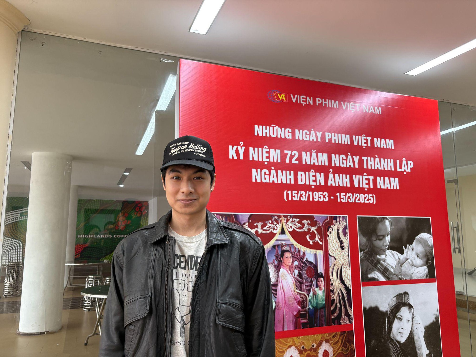 टू मदर्स - निर्देशक गुयेन खाक लोई की क्लासिक फिल्म 50 साल बाद दर्शकों के सामने आई - फोटो 5. Hai người mẹ- Bộ phim kinh điển của đạo diễn Nguyễn Khắc Lợi tái ngộ khán giả sau 50 năm - Ảnh 5.