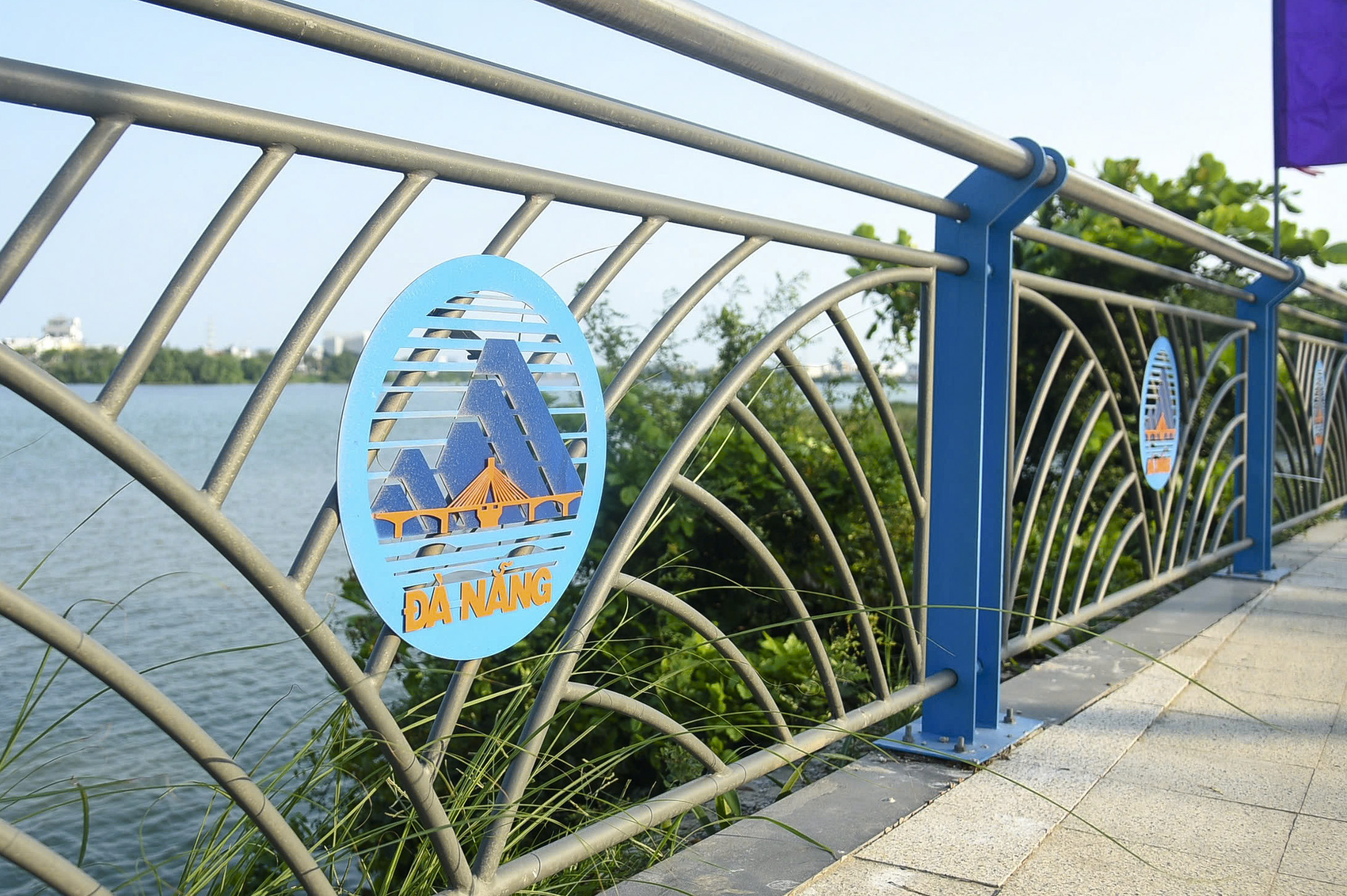Da Nang realizuje projekt renowacji chodnika wzdłuż rzeki Thang Long Street – zdjęcie 8. Đà Nẵng đưa vào sử dụng công trình cải tạo cảnh quan vỉa hè bờ sông đường Thăng Long - Ảnh 8.