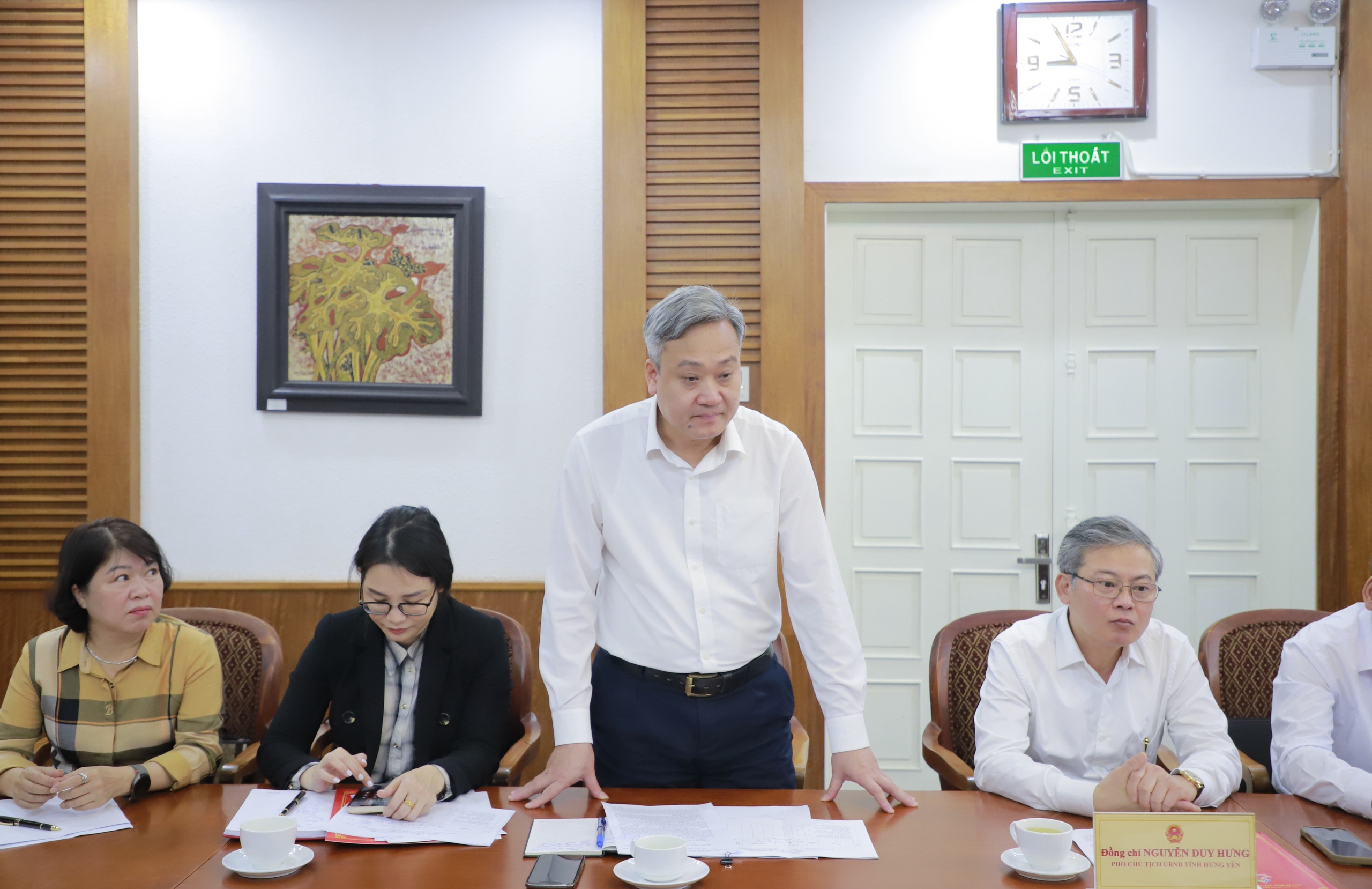 Bakan Yardımcısı Trinh Thi Thuy, 2025-2030 dönemi için kültürel kalkınmaya ilişkin Ulusal Hedef Programı ile ilgili bazı içerikler üzerinde Hung Yen eyaletiyle birlikte çalıştı - Fotoğraf 2. Thứ trưởng Trịnh Thị Thủy làm việc với tỉnh Hưng Yên về một số nội dung liên quan đến Chương trình MTQG về phát triển văn hóa giai đoạn 2025-2030 - Ảnh 2.