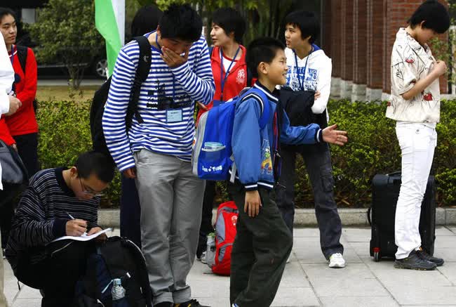 Kehidupan tragis 'anak ajaib' yang tamat sekolah rendah dalam masa 1.5 hari dan lulus peperiksaan kemasukan universiti pada usia 10 tahun: Akibat 'memaksa kanak-kanak matang'? - Foto 3. Cuộc đời ngang trái của 'thần đồng' học xong chương trình tiểu học trong 1,5 ngày, 10 tuổi thi đỗ ĐH: Hệ quả của việc 'ép chín' con trẻ? - Ảnh 3.