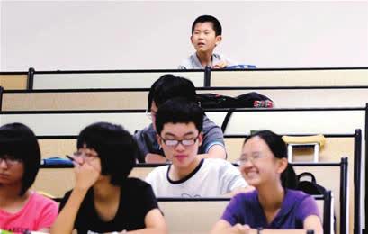 Kehidupan tragis 'anak ajaib' yang tamat sekolah rendah dalam masa 1.5 hari dan lulus peperiksaan kemasukan universiti pada usia 10 tahun: Akibat 'memaksa kanak-kanak matang'? - Foto 4. Cuộc đời ngang trái của 'thần đồng' học xong chương trình tiểu học trong 1,5 ngày, 10 tuổi thi đỗ ĐH: Hệ quả của việc 'ép chín' con trẻ? - Ảnh 4.