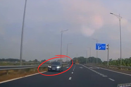 mașină care merge împotriva traficului.jpg