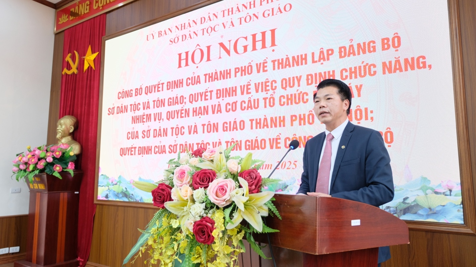 Le directeur adjoint en charge du Département des minorités ethniques et des religions de Hanoi, Nguyen Nguyen Quan, a pris la parole lors de la conférence.