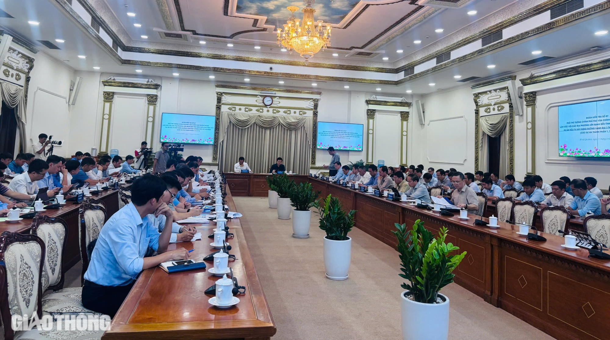 Visestatsminister: Løs problemene med materialkilder for Ho Chi Minh-byens ringvei 3-prosjekt før 15. mars – Bilde 3. Phó thủ tướng: Khắc phục vướng mắc nguồn vật liệu dự án Vành đai 3 TP.HCM trước 15/3- Ảnh 3.