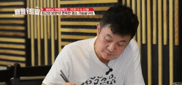 Convidados coreanos comem comida deliciosa 1.gif