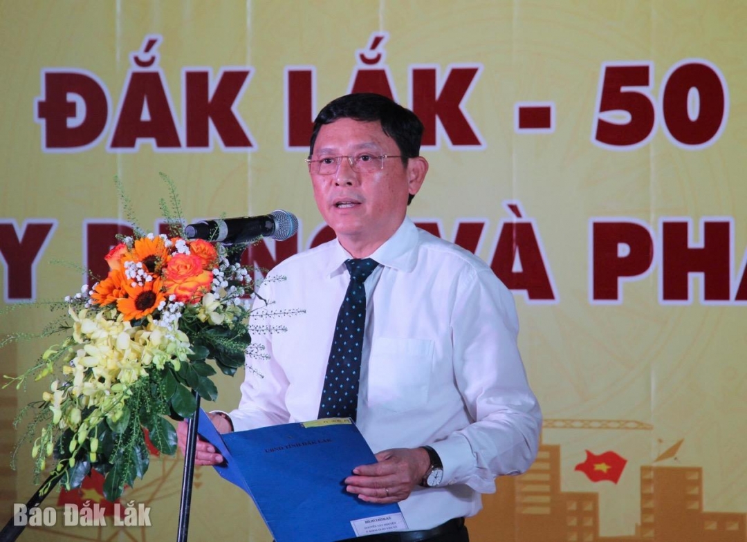 Eröffnung der Ausstellung „Dak Lak – 50 Jahre Bau und Entwicklung“ – Foto 1. Khai mạc Triển lãm “Đắk Lắk - 50 năm xây dựng và phát triển” - Ảnh 1.