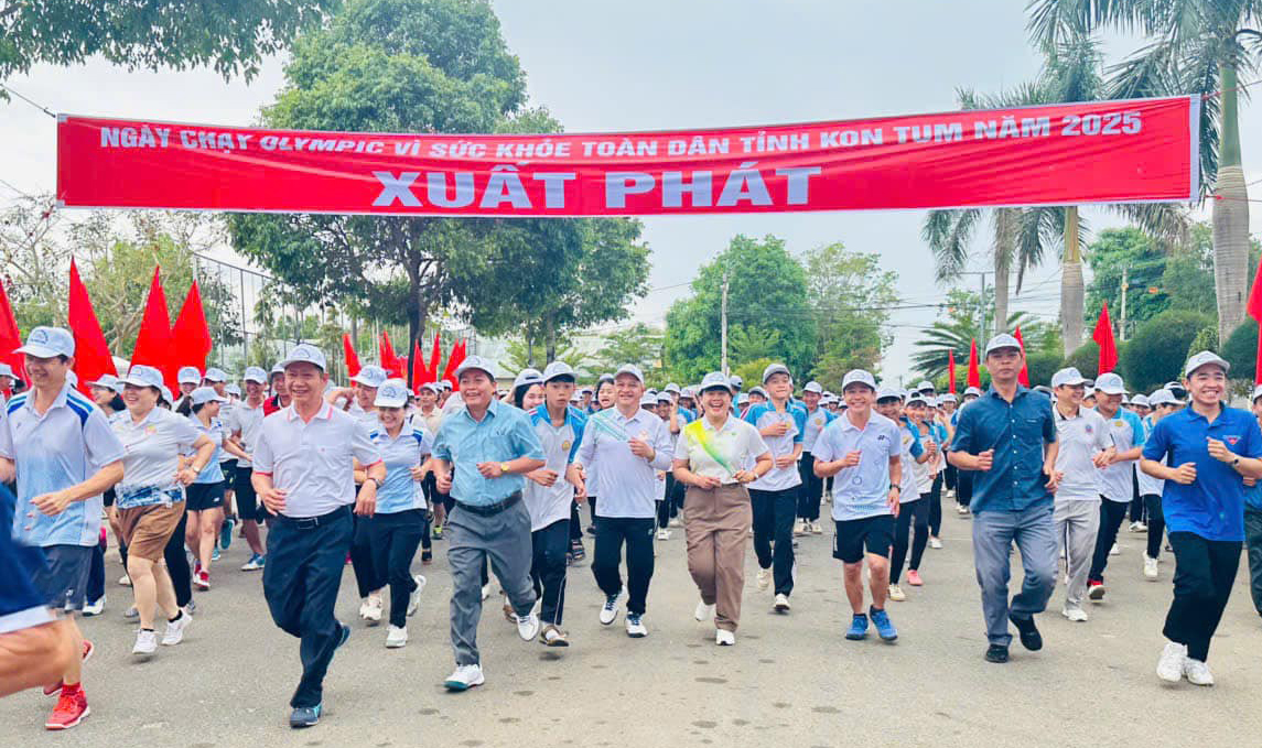 Kon Tum: Lễ phát động tháng TDTT và Ngày chạy Olympic vì sức khỏe toàn dân - Ảnh 2. Kon Tum: Lễ phát động tháng TDTT và Ngày chạy Olympic vì sức khỏe toàn dân - Ảnh 2.