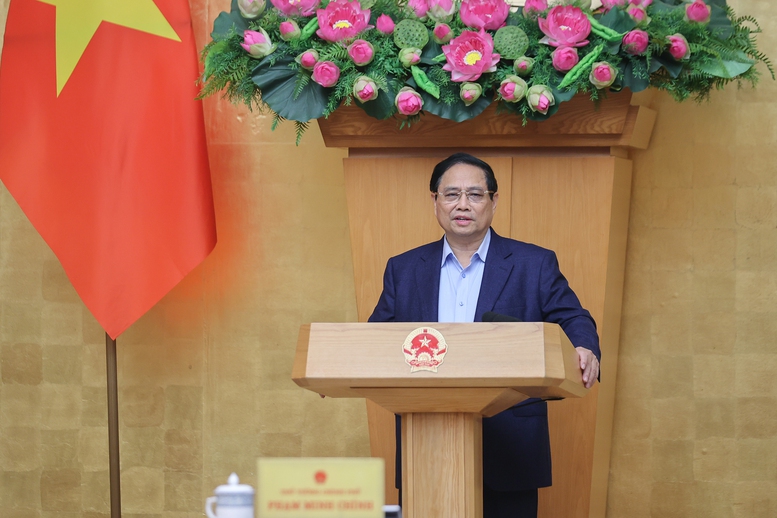 Prim-ministru: Cercetați politicile adecvate privind vizele, scutirea de vize pentru anumite țări și grupuri, cum ar fi miliardarii din lume - Foto 1. Thủ tướng: Nghiên cứu chính sách visa phù hợp, miễn visa với một số quốc gia và đối tượng như tỉ phú trên thế giới - Ảnh 1.