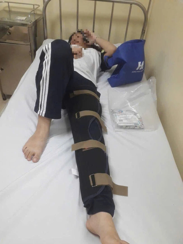 Είναι τα σχολεία και οι εκπαιδευτικοί αδιάφοροι όταν οι μαθητές έχουν ατυχήματα κατά τη διάρκεια του μαθήματος της φυσικής αγωγής; - Φωτογραφία 1. Nhà trường và giáo viên thờ ơ khi học sinh gặp nạn trong tiết thể dục?- Ảnh 1.