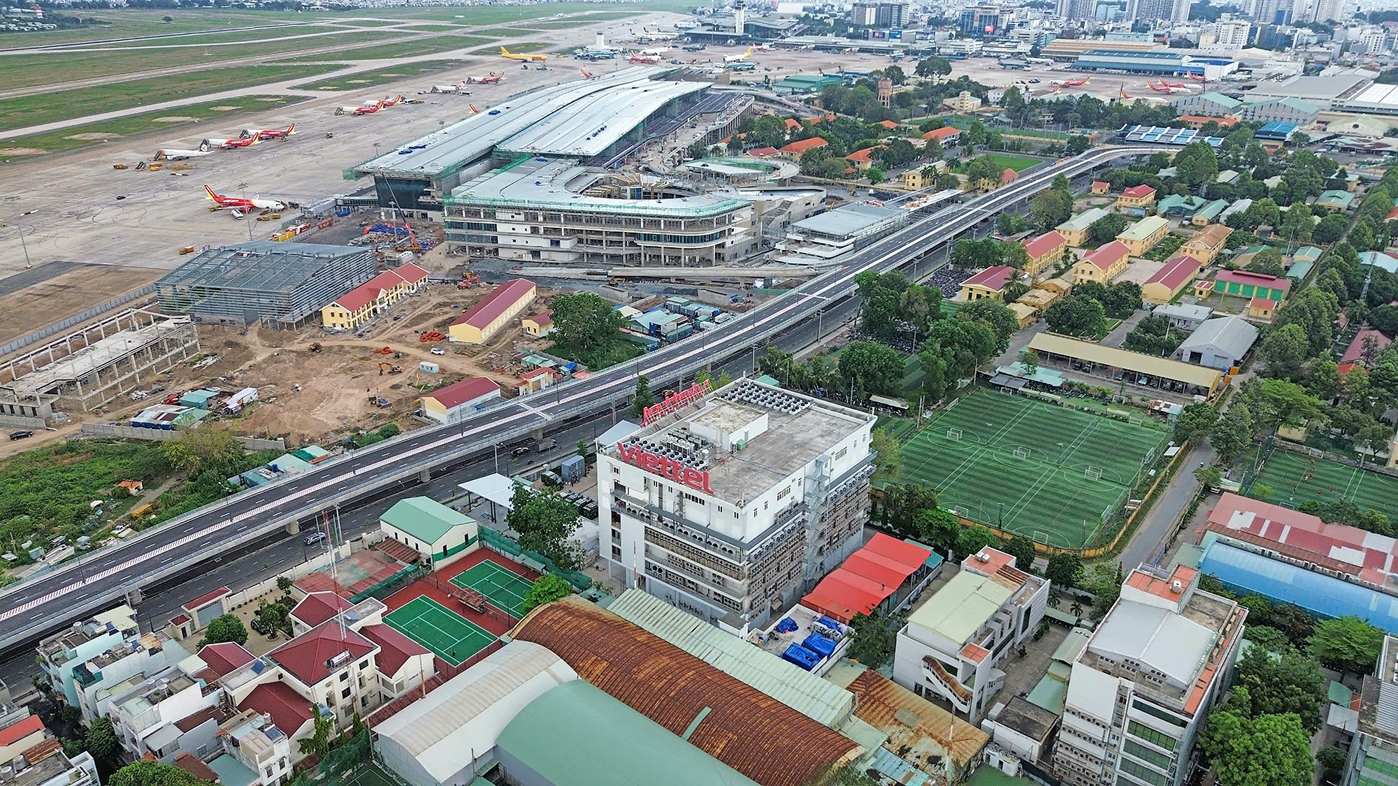 Πόλη Χο Τσι Μινχ: Μια σειρά από έργα οδηγούν σε αγώνα δρόμου προς τη γραμμή τερματισμού στις 30 Απριλίου - Φωτογραφία 1. TP.HCM: Loạt công trình chạy nước rút về đích dịp 30/4- Ảnh 1.