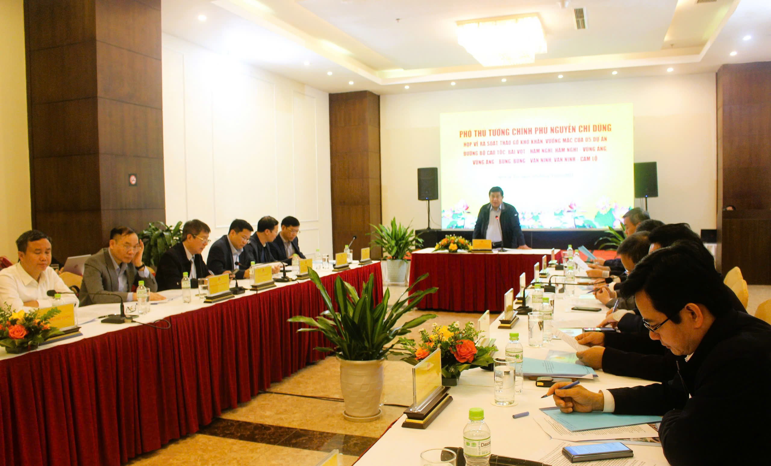 Wakil Perdana Menteri: Seluruh jalan tol dari Ha Tinh ke Quang Tri akan dibuka pada 30 Juni - Foto 1. Phó Thủ tướng: Thông toàn tuyến cao tốc từ Hà Tĩnh đến Quảng Trị vào 30/6- Ảnh 1.